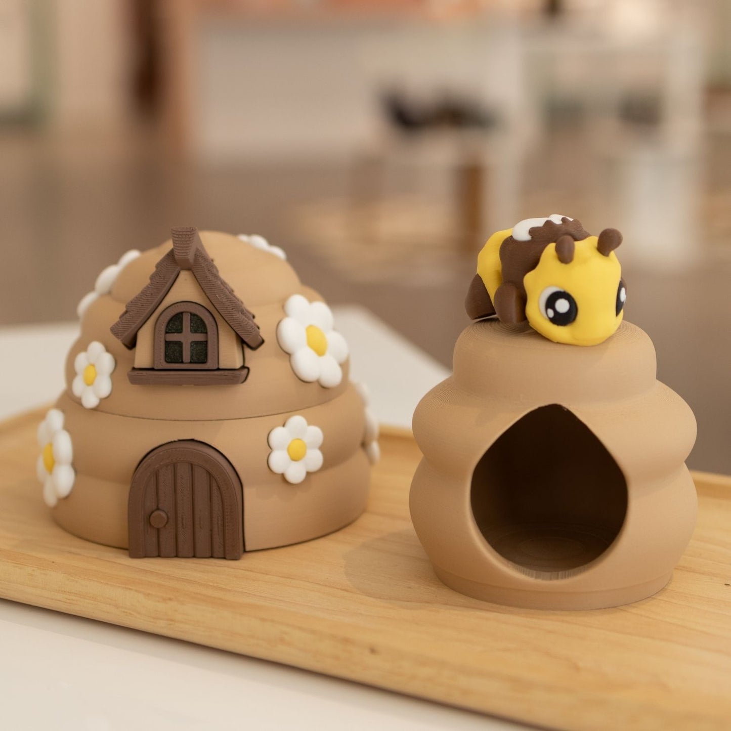 Boîte de rangement ruche kawaii et sa figurine abeille. Modèles imprimés en 3D à Cognac