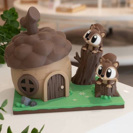 Diorama 3D maison gland, imprimé à Cognac. Avec ses deux figurines kawaii.