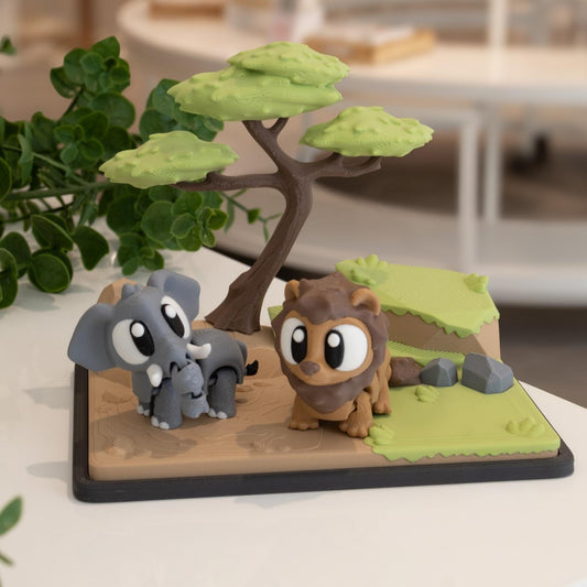 Diorama 3D savane, imprimé à Cognac. Avec ses deux figurines kawaii.