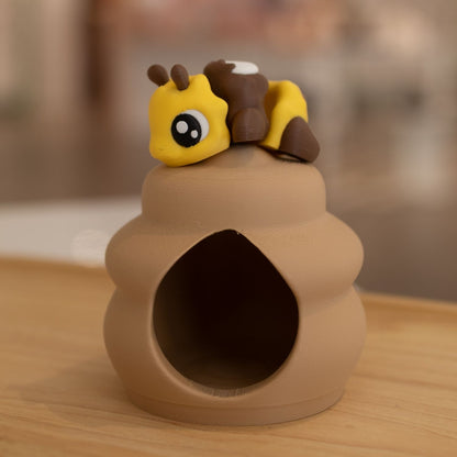 Figurines abeille kawaii 3D et sa ruche. Figurine articulée imprimée à Cognac.