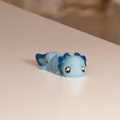 Figurine axolotl kawaii bleu. Modèle articulée imprimé en 3D. 