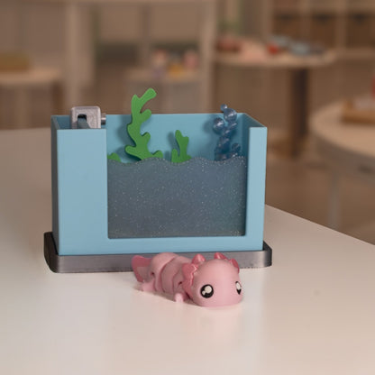 Figurine axolotl kawaii rose et aquarium 3D. Figurine articulée imprimée en 3D à Cognac