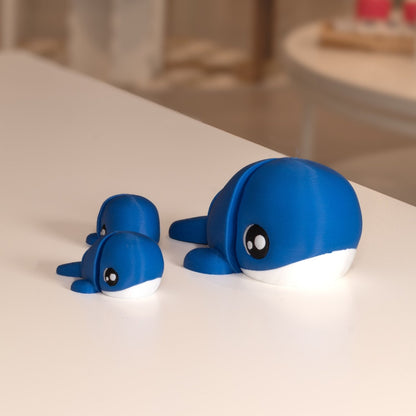 Figurine baleine kawaii et ses bébés. Figurines articulées imprimées en 3D à Cognac. 