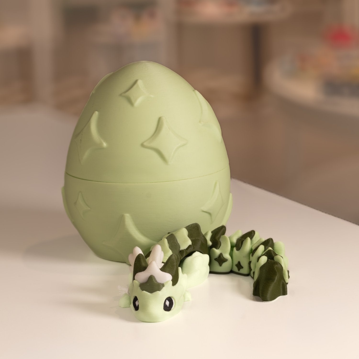 Figurine bébé dragon 3D vert pastel avec son œuf. Modèle kawaii imprimé en 3D à Cognac.