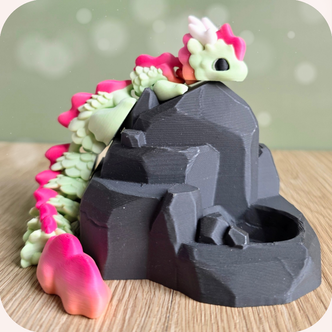 Figurine bébé dragon et son rocher, esprit kawaii, imprimé en 3D à Cognac