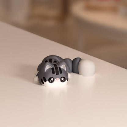 Figurine chat mignon kawaii. Modèle articulé tigré gris imprimé en 3D à Cognac. 