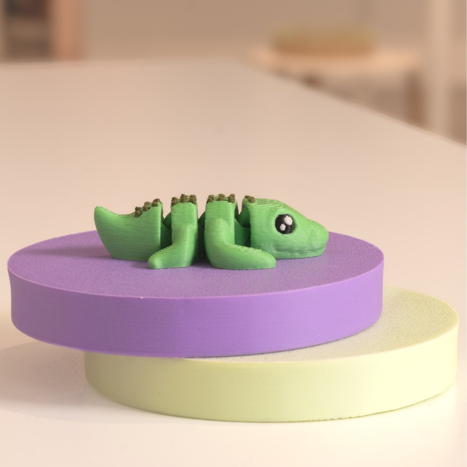 Figurine crocodile kawaii 3D, figurine miniature à collectionner fabriquée à Cognac. 