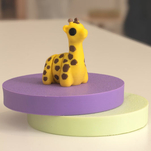 Figurine girafe kawaii 3D, figurine miniature à collectionner fabriquée à Cognac. 