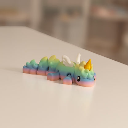 Figurine licorne rainbow kawaii. Figurine articulée imprimée en 3D à Cognac. 
