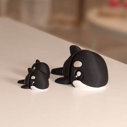 Figurine orque kawaii et ses bébés. Figurines articulées imprimées en 3D à Cognac. 