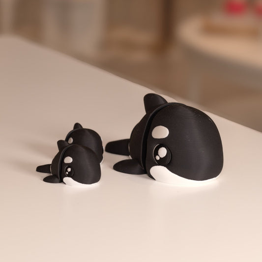 Figurine orque kawaii et ses bébés. Figurines articulées imprimées en 3D à Cognac. 