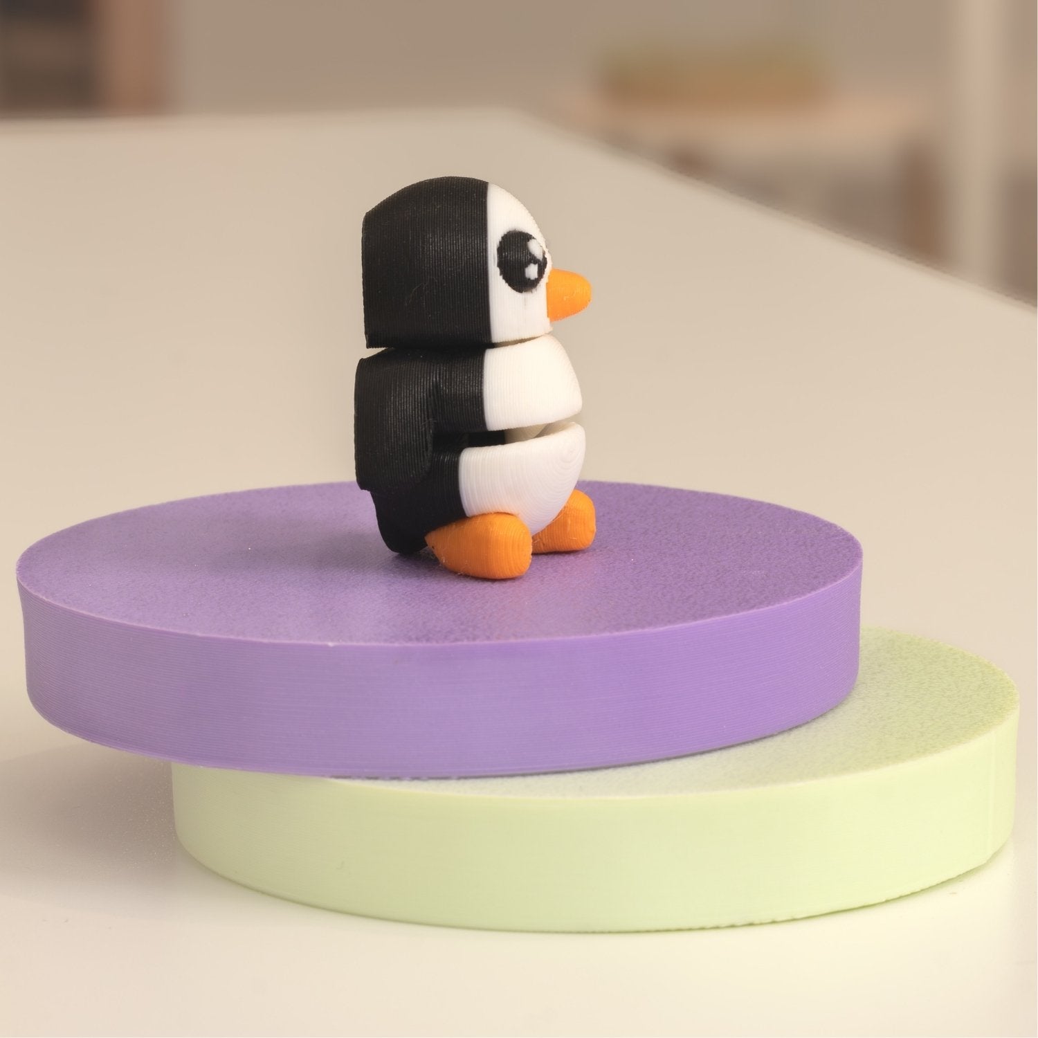 Figurine pingouin kawaii 3D, figurine miniature à collectionner fabriquée à Cognac. 