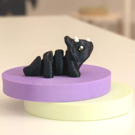 Figurine dinosaure tricératops kawaii 3D, figurine miniature à collectionner fabriquée à Cognac. 