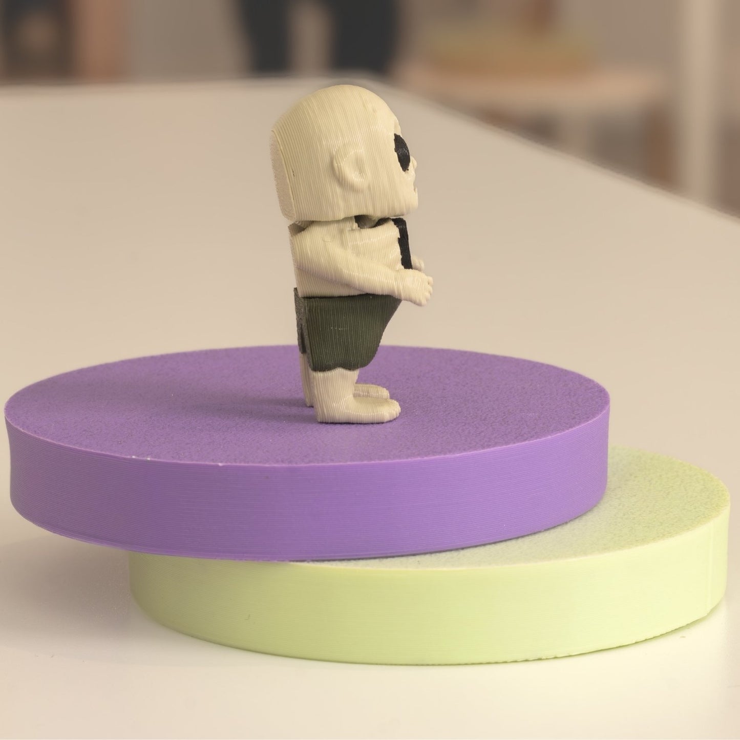 Figurine zombie kawaii 3D, figurine miniature à collectionner fabriquée à Cognac. 