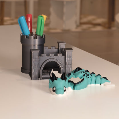 Dragons figurines kawaii, Cosmos turquoise et son château pot à crayon. Modèle articulé imprimé en 3D à Cognac. 